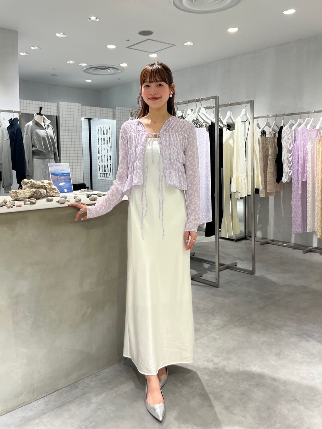miyu maesakaさんの「CODE A｜◆petit flower ribbon blouse」を使ったコーディネート