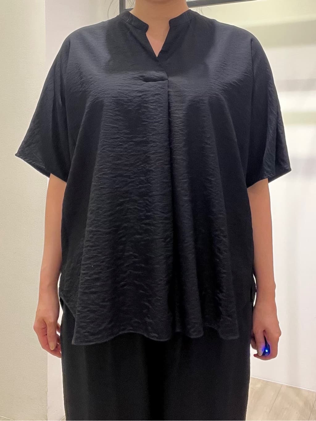 TOMOMIさんの「INDIVI｜【洗える／UVケア／SETUP可能】ドロストワイドパンツ」を使ったコーディネート