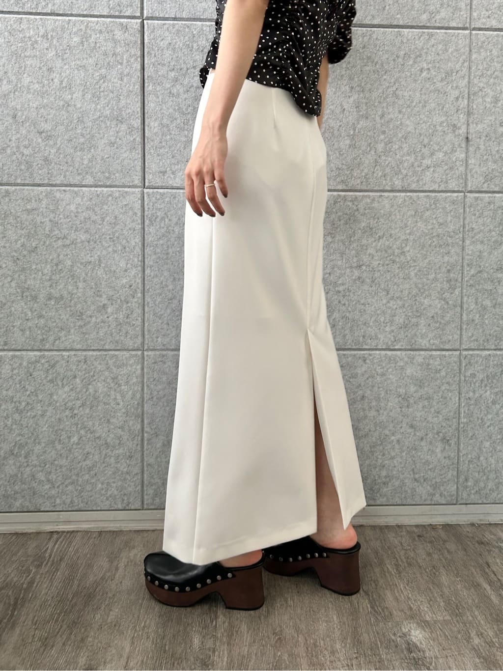 harunaさんの「CODE A｜polka dot blouse」を使ったコーディネート
