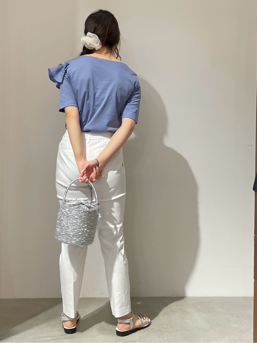kanahoさんの「OPAQUE.CLIP｜◆アシメフリルトップス【UV／接触冷感／洗濯機洗い可】」を使ったコーディネート