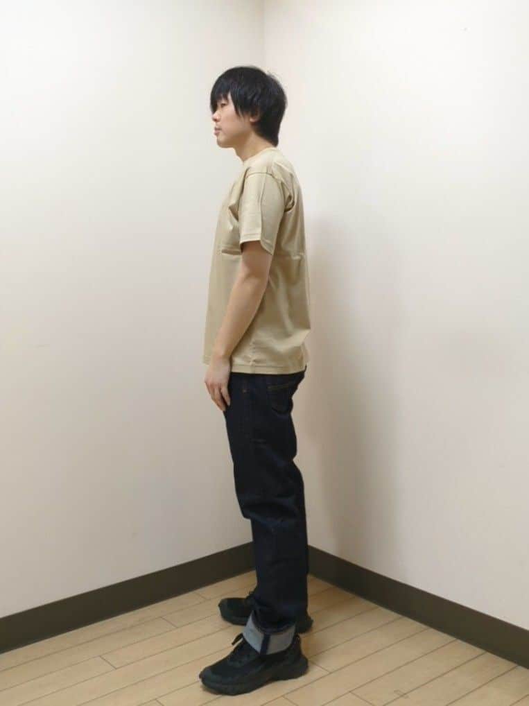 あきやまさんの「TAKEO KIKUCHI｜【モンスターストレッチ】日本製 ワンウォッシュ デニムパンツ」を使ったコーディネート