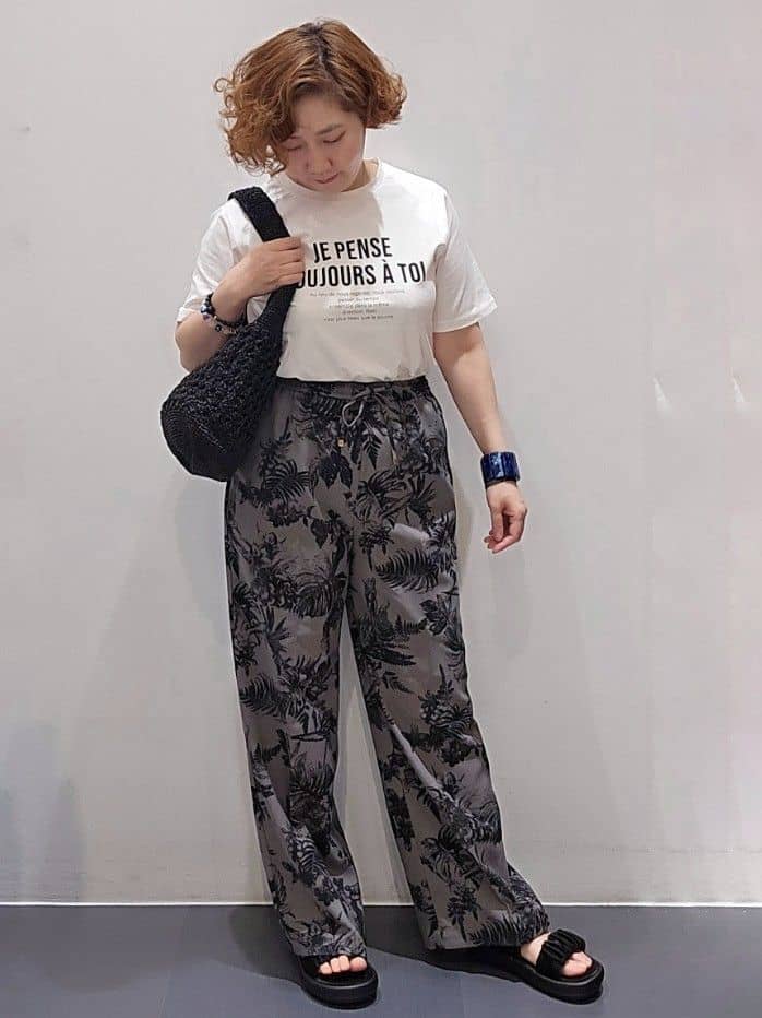 ゆきをさんの「OPAQUE.CLIP｜◆アソートロゴTシャツ【洗濯機洗い可】」を使ったコーディネート