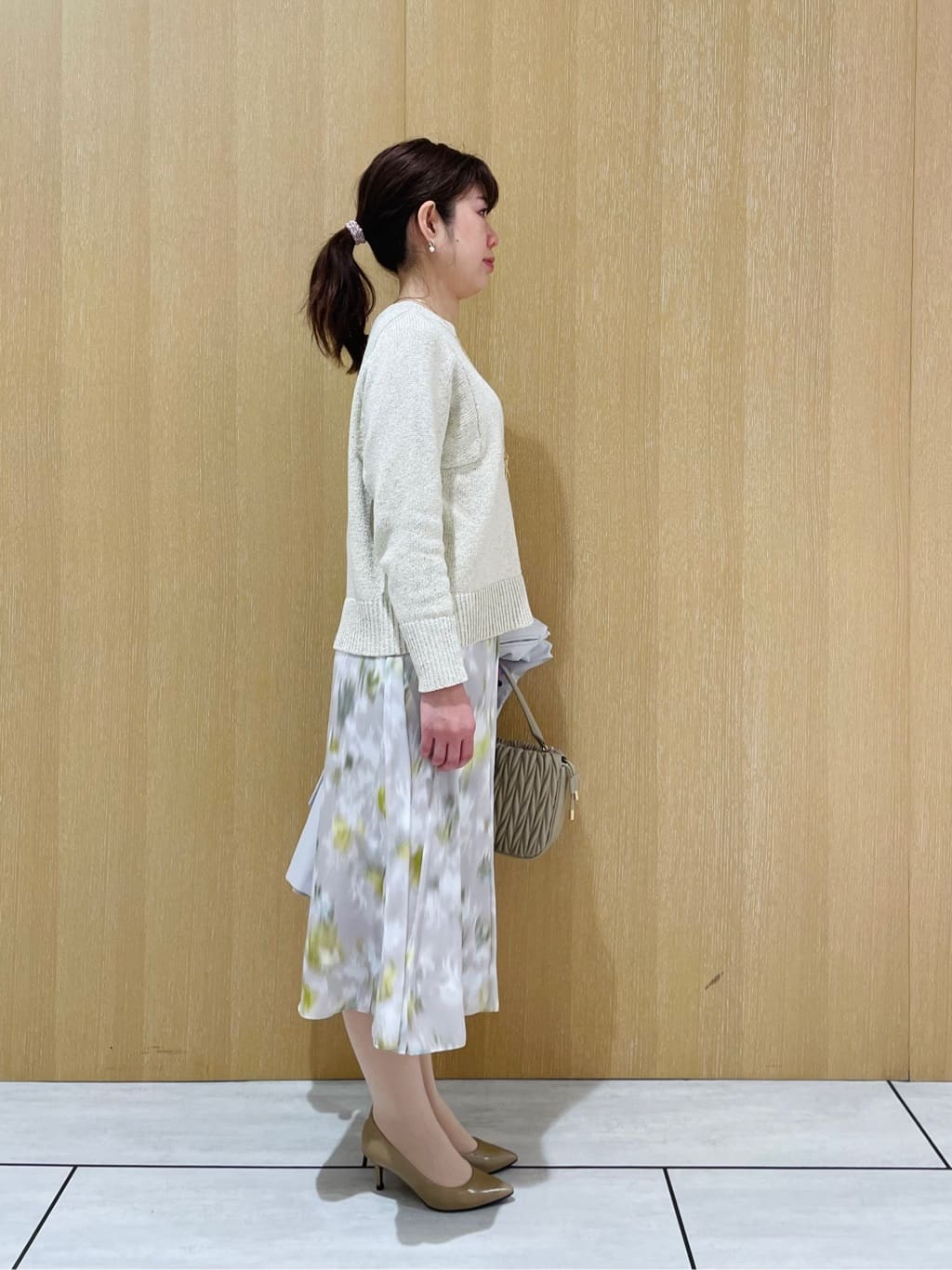 CHISATOさんの「UNTITLED｜◆【後ろウエストゴム/花柄】ぼかしフラワー プリントスカート」を使ったコーディネート