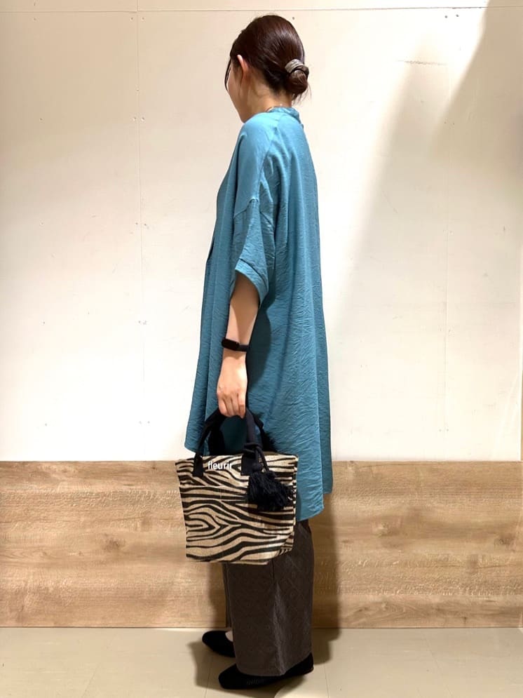 花さんの「SHOO･LA･RUE｜◆【洗える/S-LL/ひんやり】ゆったりチュニックワンピース」を使ったコーディネート