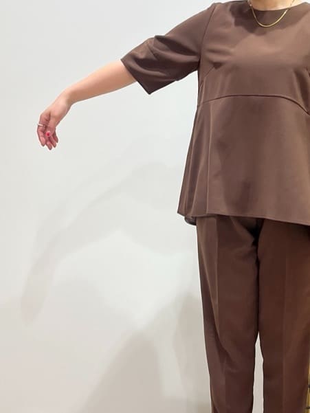 chiakiさんの「OPAQUE.CLIP｜◆《6色展開》ストレッチペプラムブラウス／セットアップ対応【洗濯機洗い可／防シワ】」を使ったコーディネート
