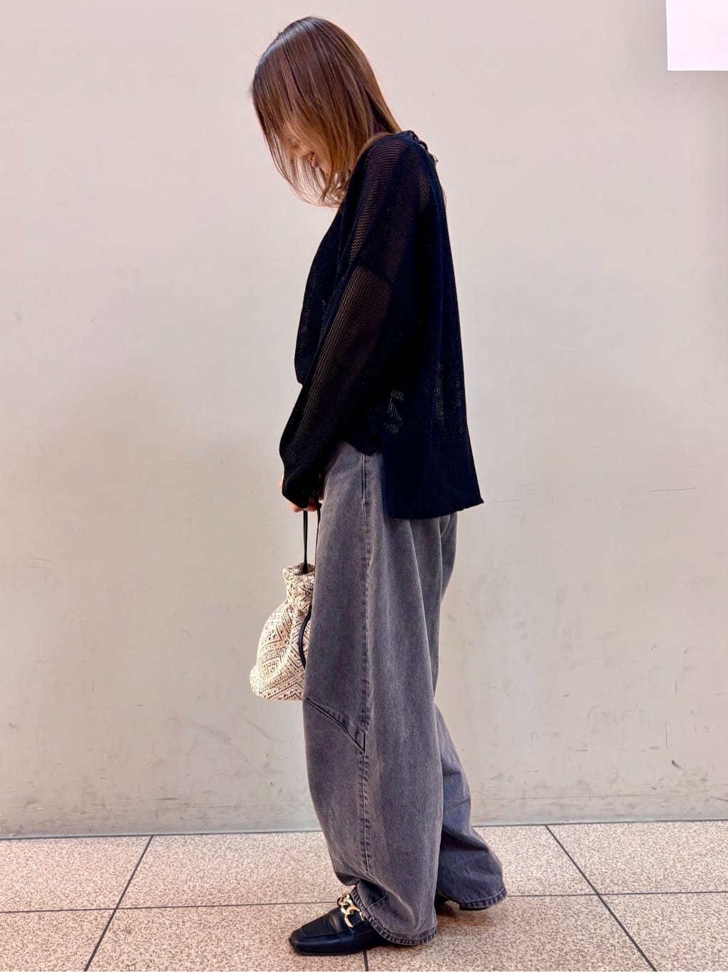 HaNeさんの「THE SHOP TK｜◆ラメメッシュニット」を使ったコーディネート
