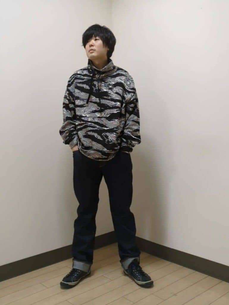 あきやまさんの「TAKEO KIKUCHI｜【モンスターストレッチ】日本製 ワンウォッシュ デニムパンツ」を使ったコーディネート