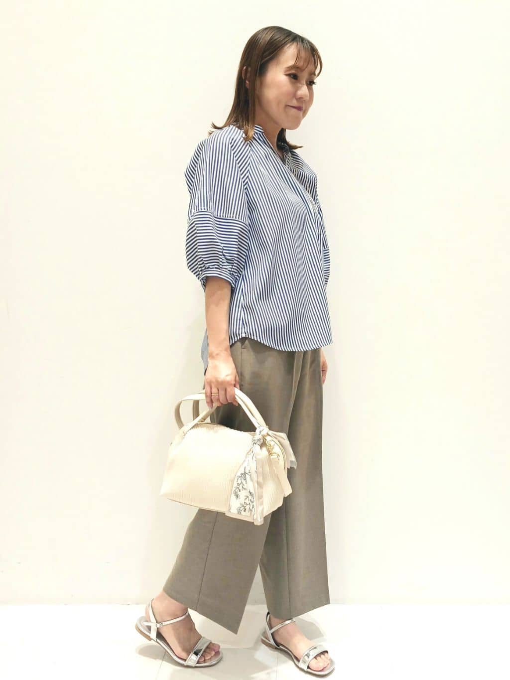 mizueさんの「grove｜◆【夏に嬉しい機能付き】ランタンスリーブシャツブラウス」を使ったコーディネート