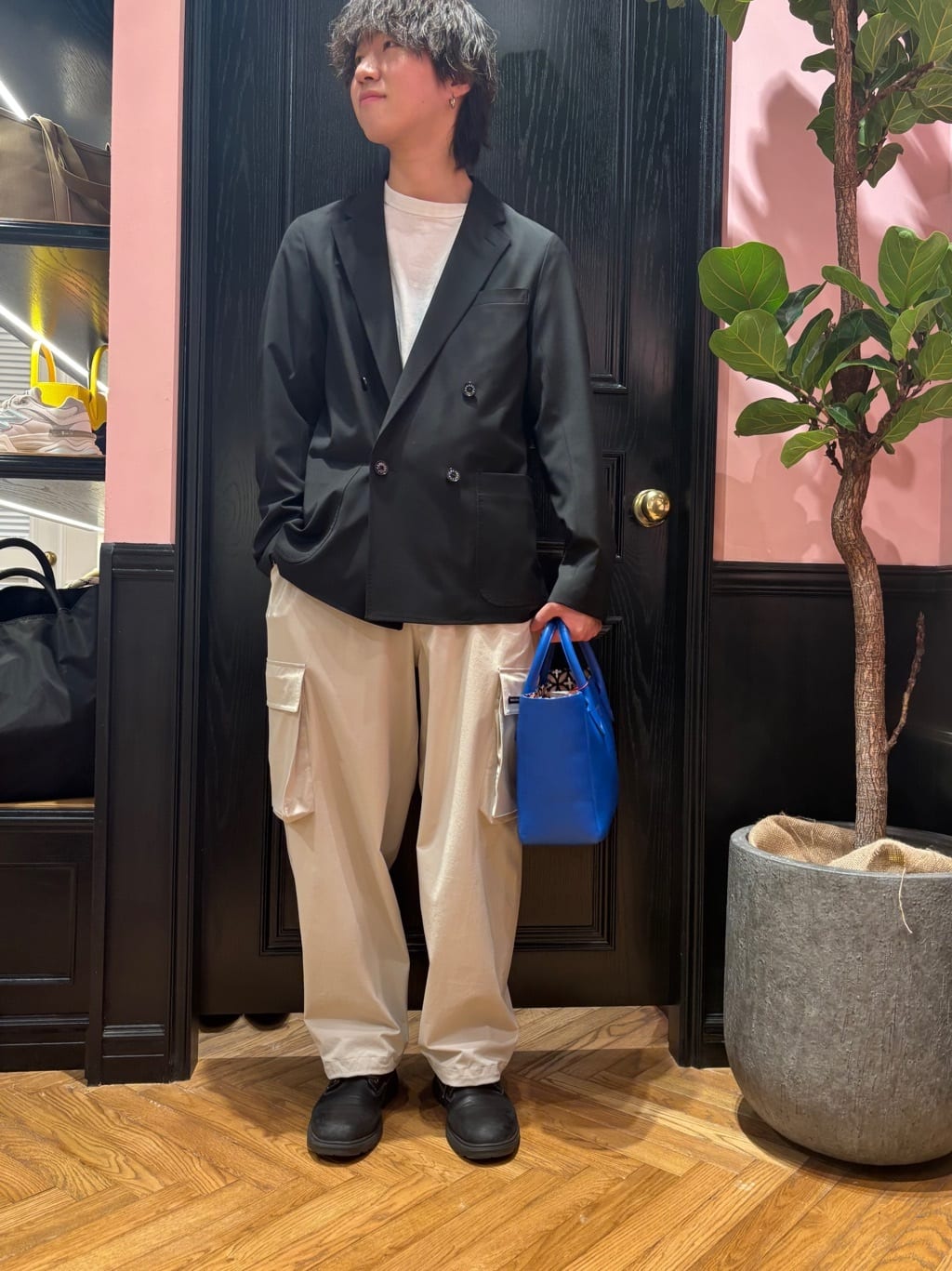 kaminaga さんの「DRESSTERIOR｜◆【セットアップ可】2WAYストレッチ ワイドカーゴパンツ」を使ったコーディネート