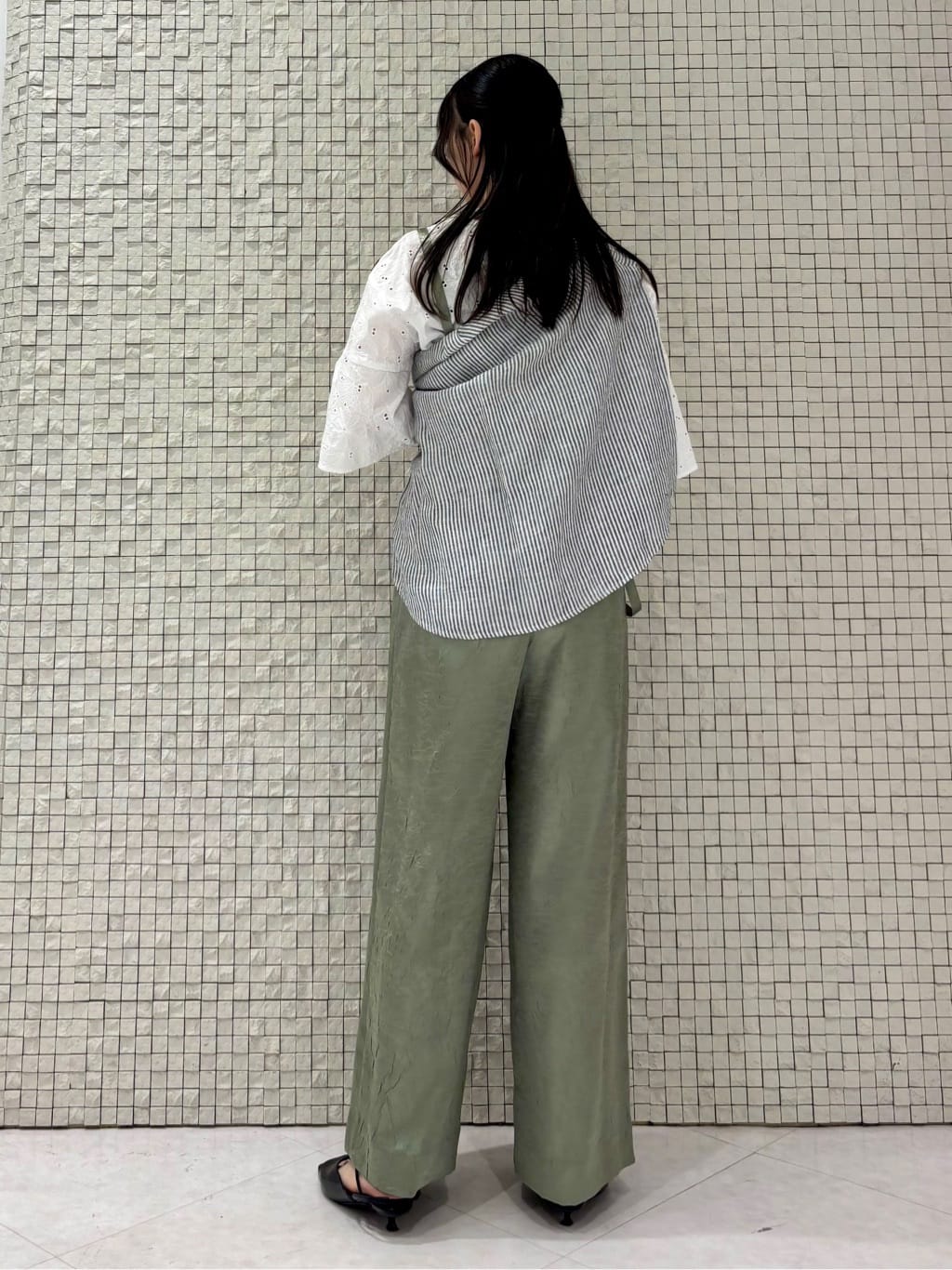 ibukiさんの「INDIVI｜◆【洗える】フラワーカット刺繍フレアスリーブブラウス」を使ったコーディネート