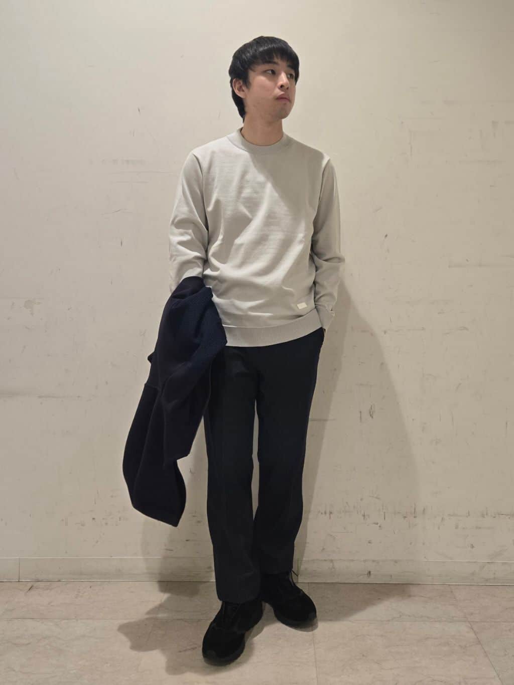 白木駆さんの「TAKEO KIKUCHI｜【360&deg;ストレッチ／セットアップ対応】None Of Stress パンツ」を使ったコーディネート