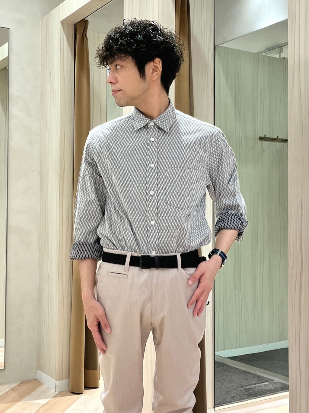 URAさんの「TAKEO KIKUCHI｜【全7サイズ&times;8色展開！】トップマルチヘリンボン パンツ」を使ったコーディネート