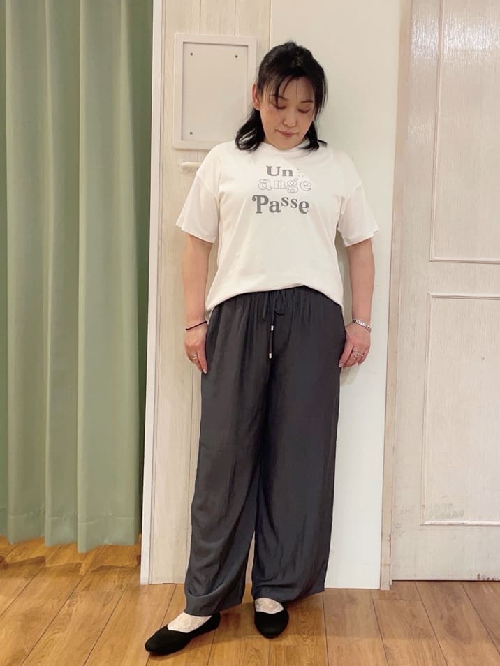 ke-yさんの「SHOO･LA･RUE｜◆【洗える】ナチュラルなシアー感が魅力 Vネックカーディガン」を使ったコーディネート