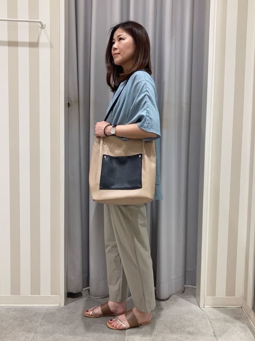 𝐂𝐡𝐢𝐢 &hearts;(ちー)さんの「SHOO･LA･RUE｜◆【洗える/ひんやり】涼しく体型カバー お袖フレア ドレープブラウス」を使ったコーディネート