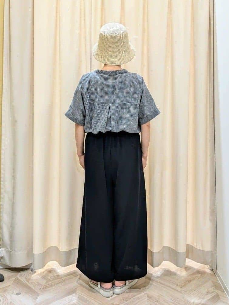 ユカさんの「SHOO･LA･RUE｜◆【高レビュー/洗える/UV/吸水速乾】洗濯後しわになりにくいリネンブレンドドルマンシャツ」を使ったコーディネート