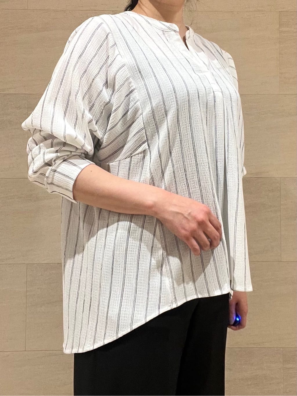 TOMOMIさんの「INDIVI｜【洗える／UVケア／スーツ】ストレッチワイドパンツ」を使ったコーディネート