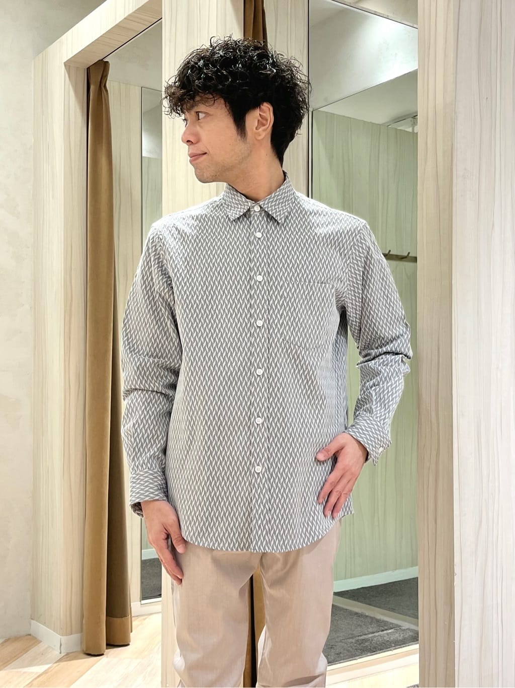 URAさんの「TAKEO KIKUCHI｜【全7サイズ&times;8色展開！】トップマルチヘリンボン パンツ」を使ったコーディネート