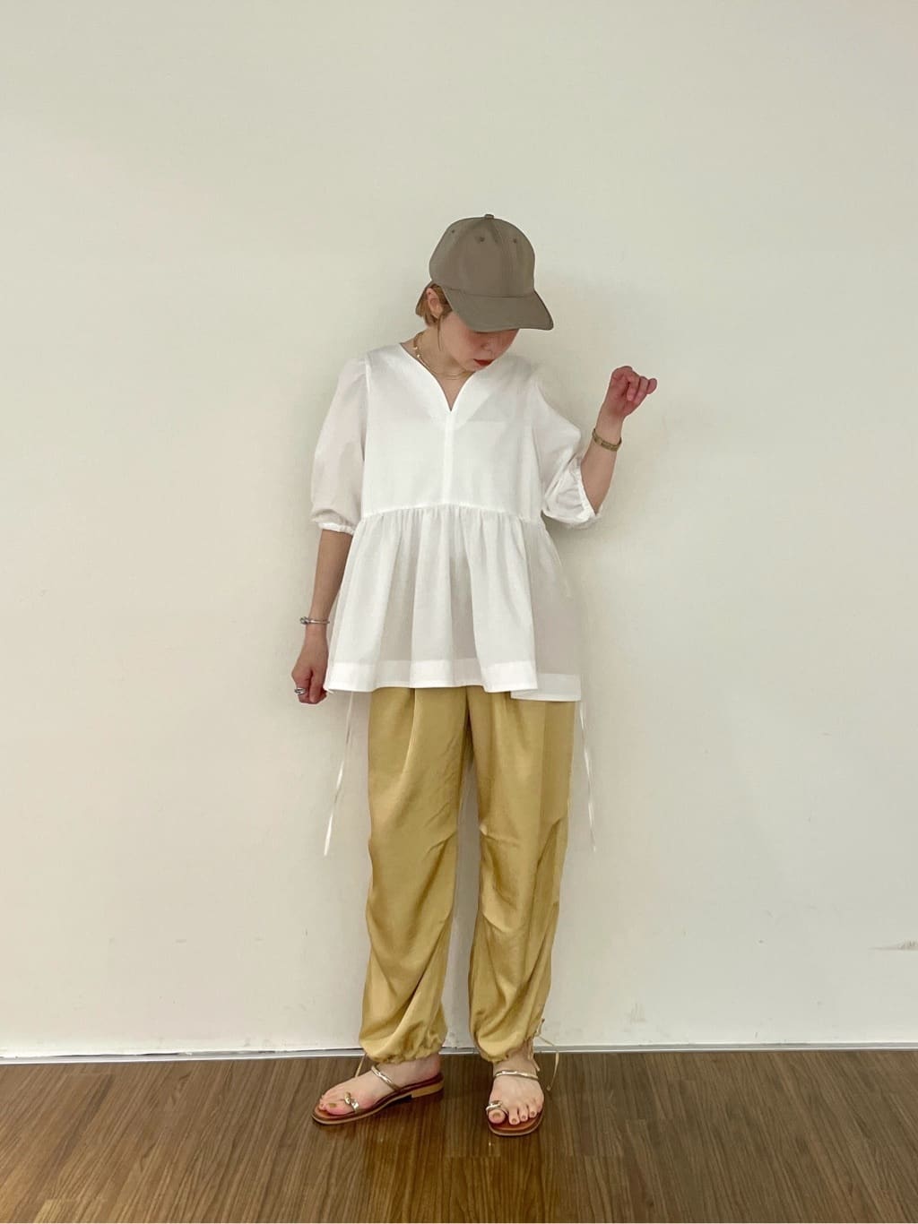 mikuさんの「INDIVI｜◆ドレープサテンパンツ」を使ったコーディネート