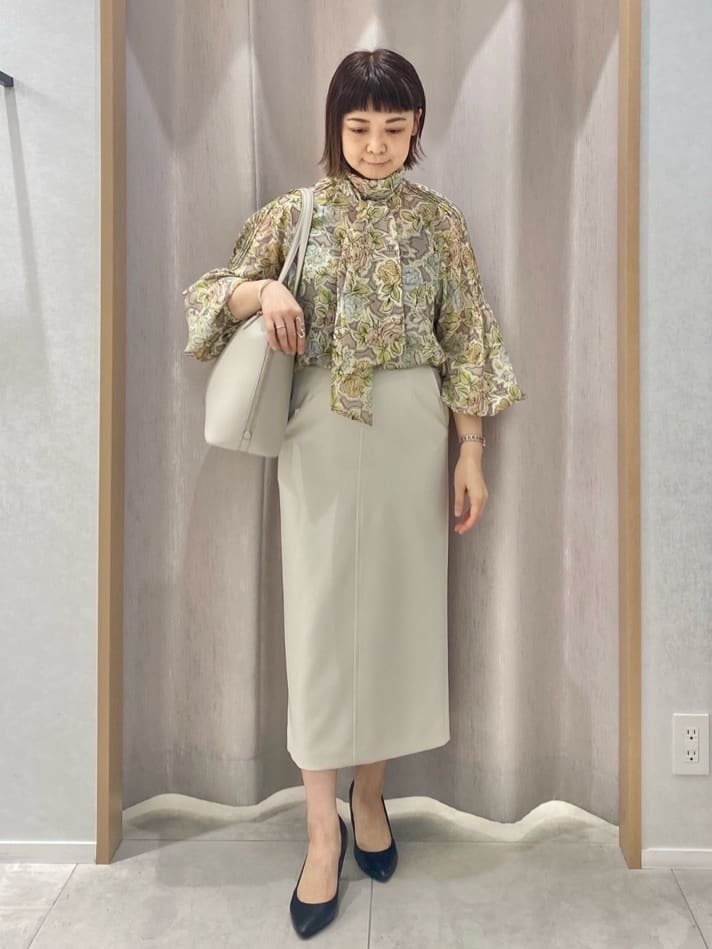 AKKOさんの「UNTITLED｜◆【セットアップ可能】オールドフラワー プリントブラウス」を使ったコーディネート