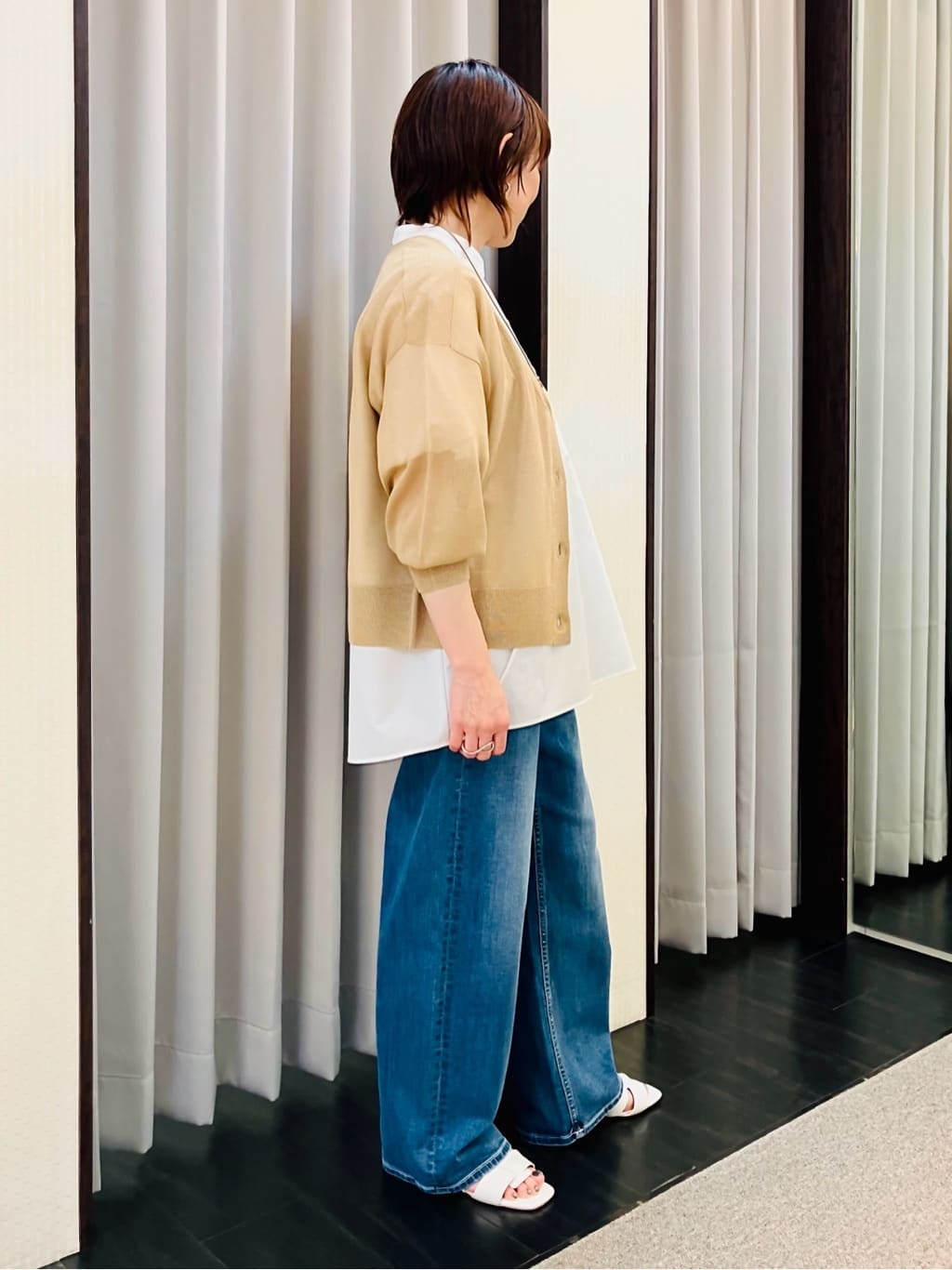 YUKIさんの「INDIVI｜【褒められデニム】ワイドストレート デニムパンツ」を使ったコーディネート