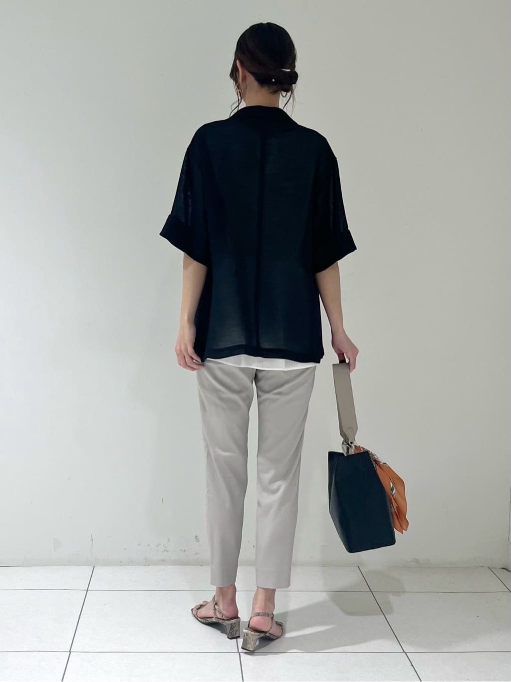 shioriさんの「INDIVI｜【洗える／レイヤードにも活躍】ペプラムインナートップス」を使ったコーディネート