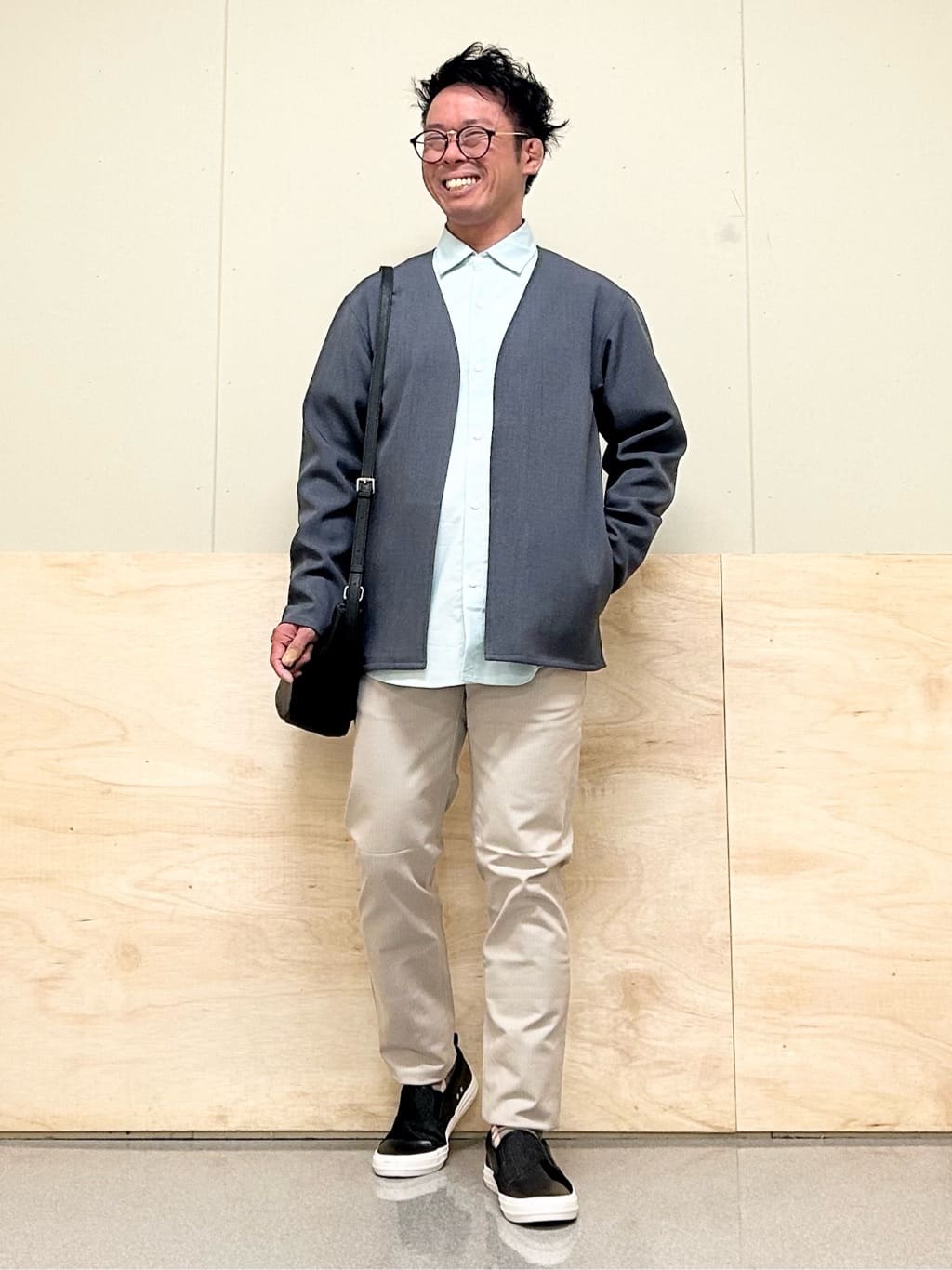 KENJI Iさんの「THE SHOP TK｜【オールシーズン穿ける！】7DAYSストレッチへリンボンパンツ　ON&hArr;OFF兼用」を使ったコーディネート