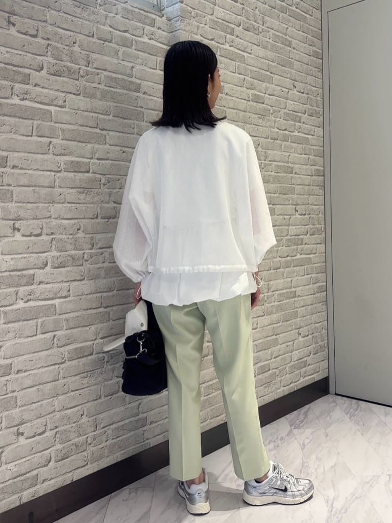 Mikoさんの「INDIVI｜【接触冷感／セットアップ対応】イージーテーパードパンツ【通勤・セレモニー】」を使ったコーディネート