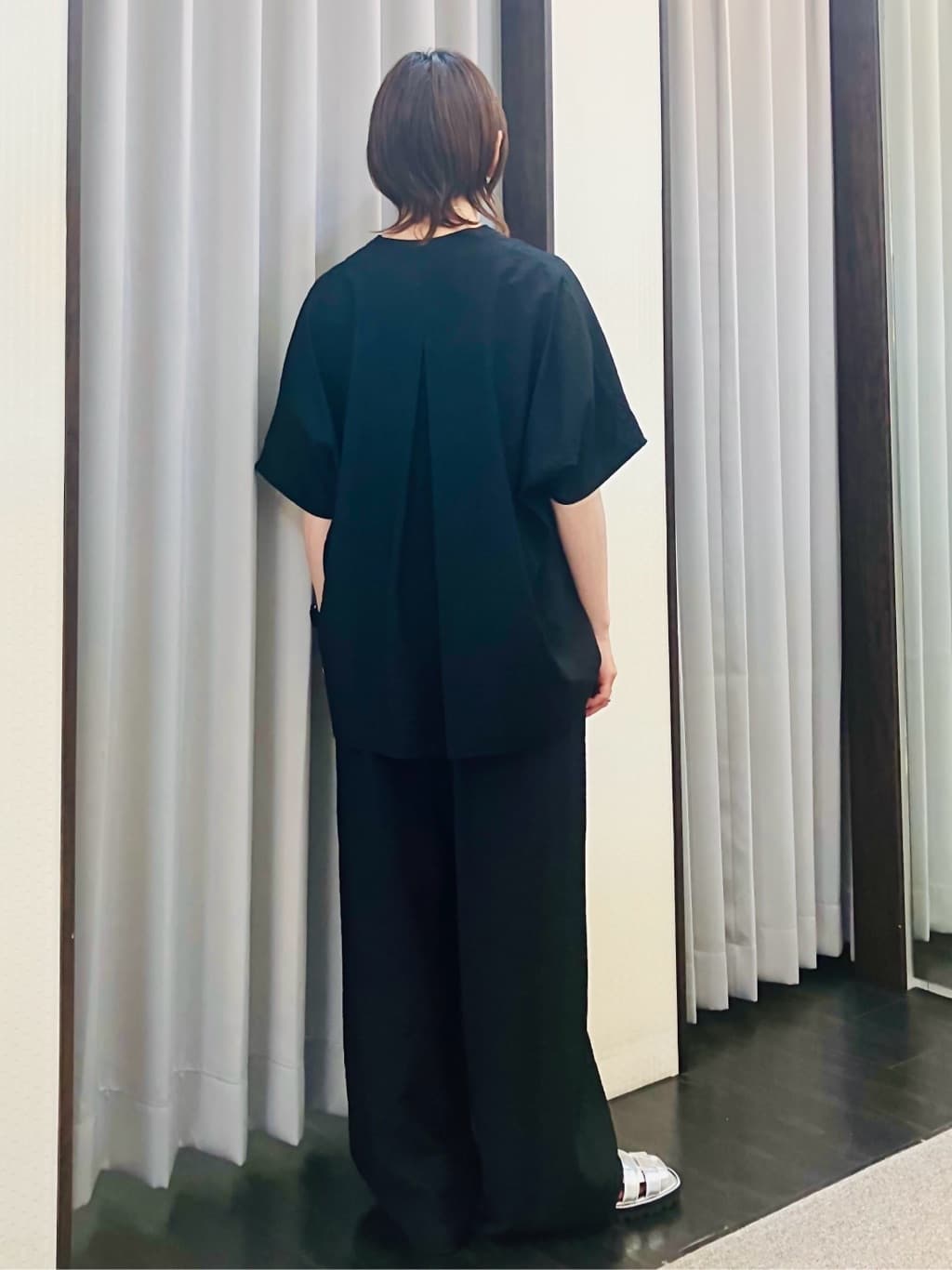 YUKIさんの「INDIVI｜【洗える／UVケア／SETUP可能】ドロストワイドパンツ」を使ったコーディネート