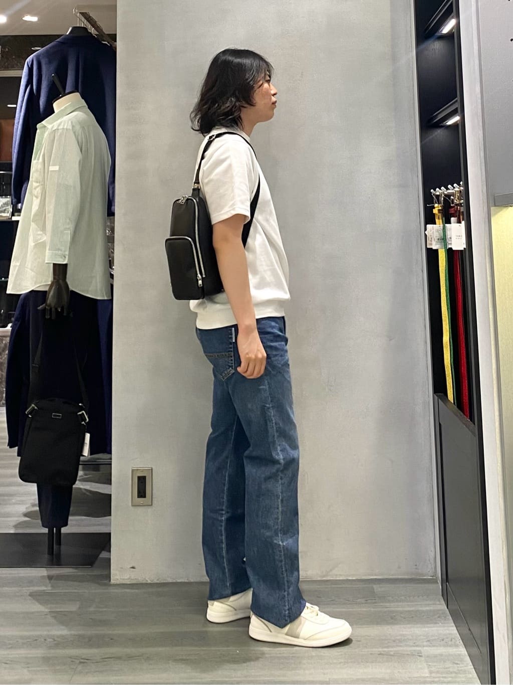 nishiさんの「TAKEO KIKUCHI｜【モンスターストレッチ】日本製 ウォッシュド デニムパンツ」を使ったコーディネート