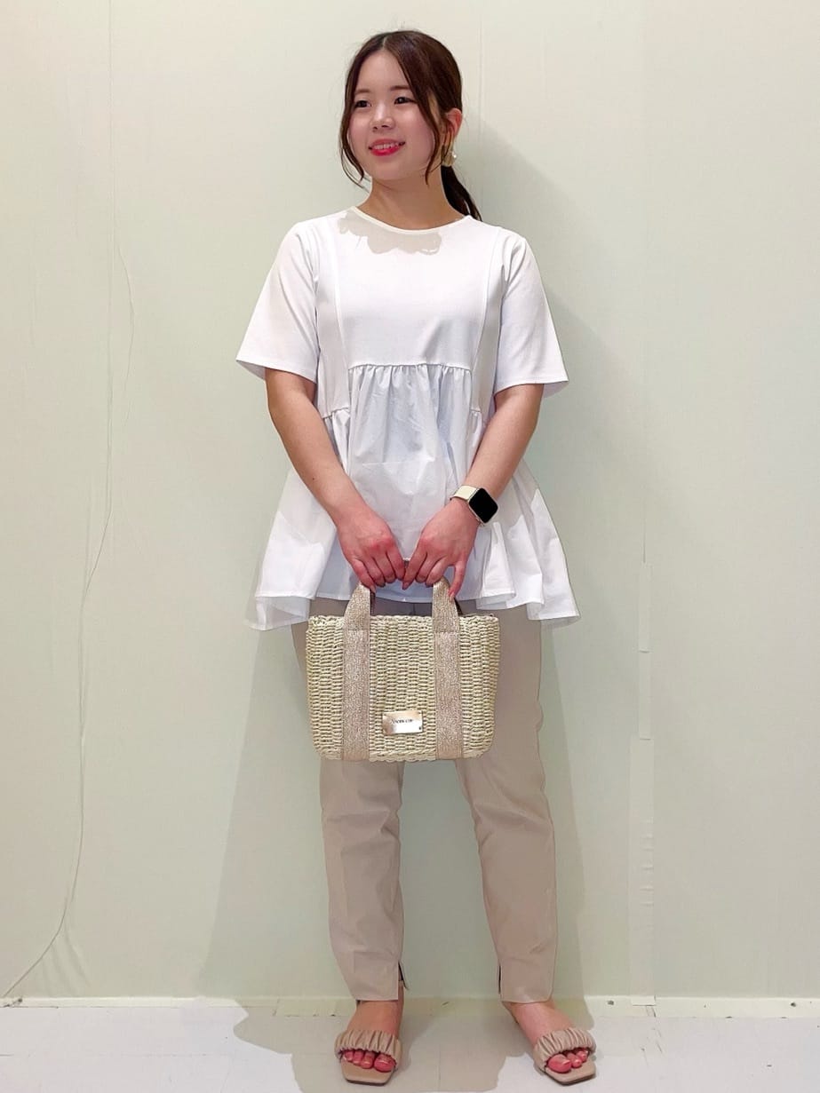 ayumiさんの「OPAQUE.CLIP｜◆ペプラムドッキングカットソー【洗濯機洗い可】」を使ったコーディネート