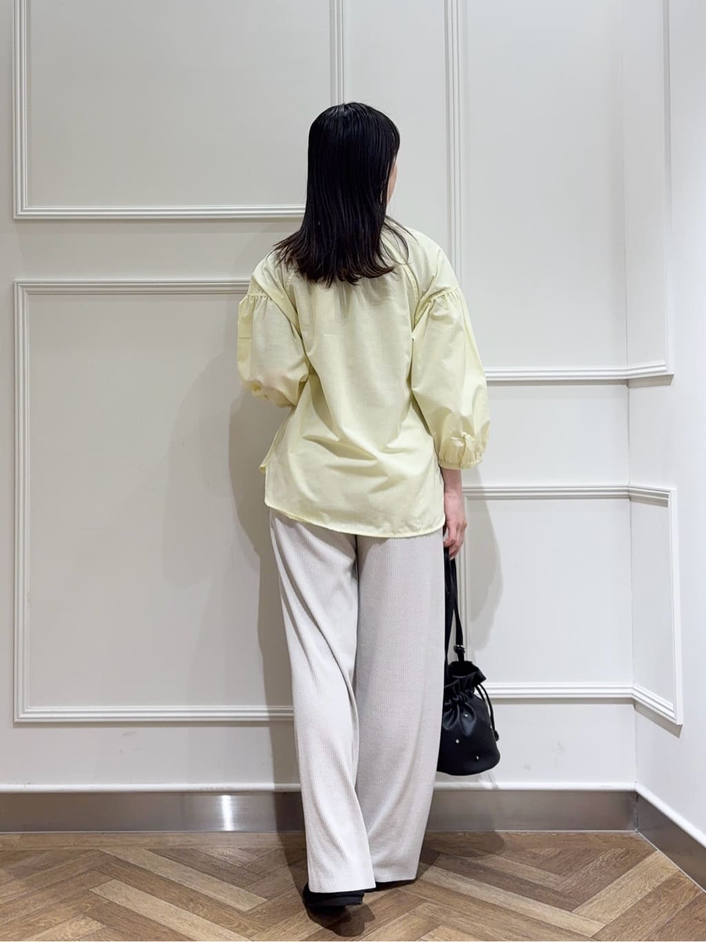 muuさんの「SHOO･LA･RUE｜◆【洗える/S-LL/UV/吸水速乾】洗濯後しわになりにくいリネンブレンド ブラウス」を使ったコーディネート