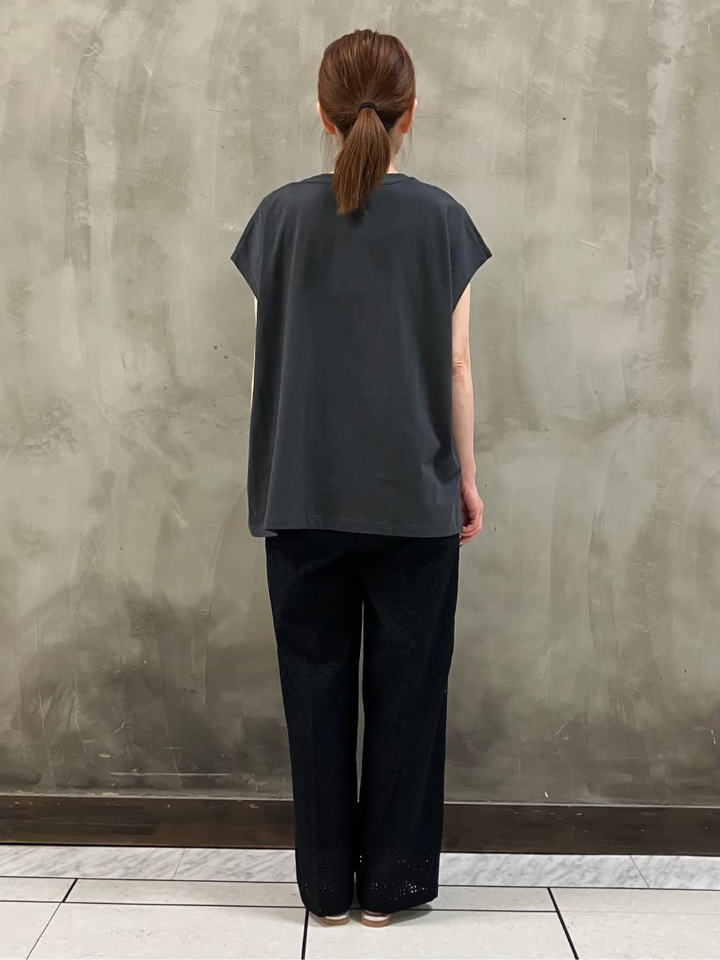 kozuさんの「grove｜【Lee&times;grove別注】PRINT　SLEEVELESS T-SHIRTS」を使ったコーディネート