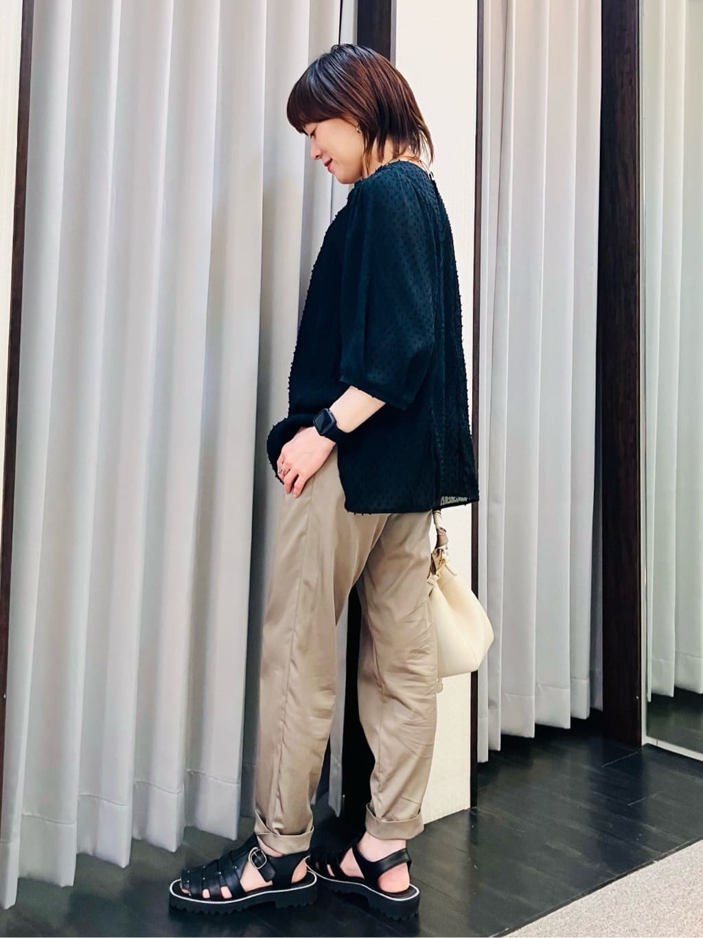 YUKIさんの「INDIVI｜【60cm四方】スクエアスカーフ」を使ったコーディネート