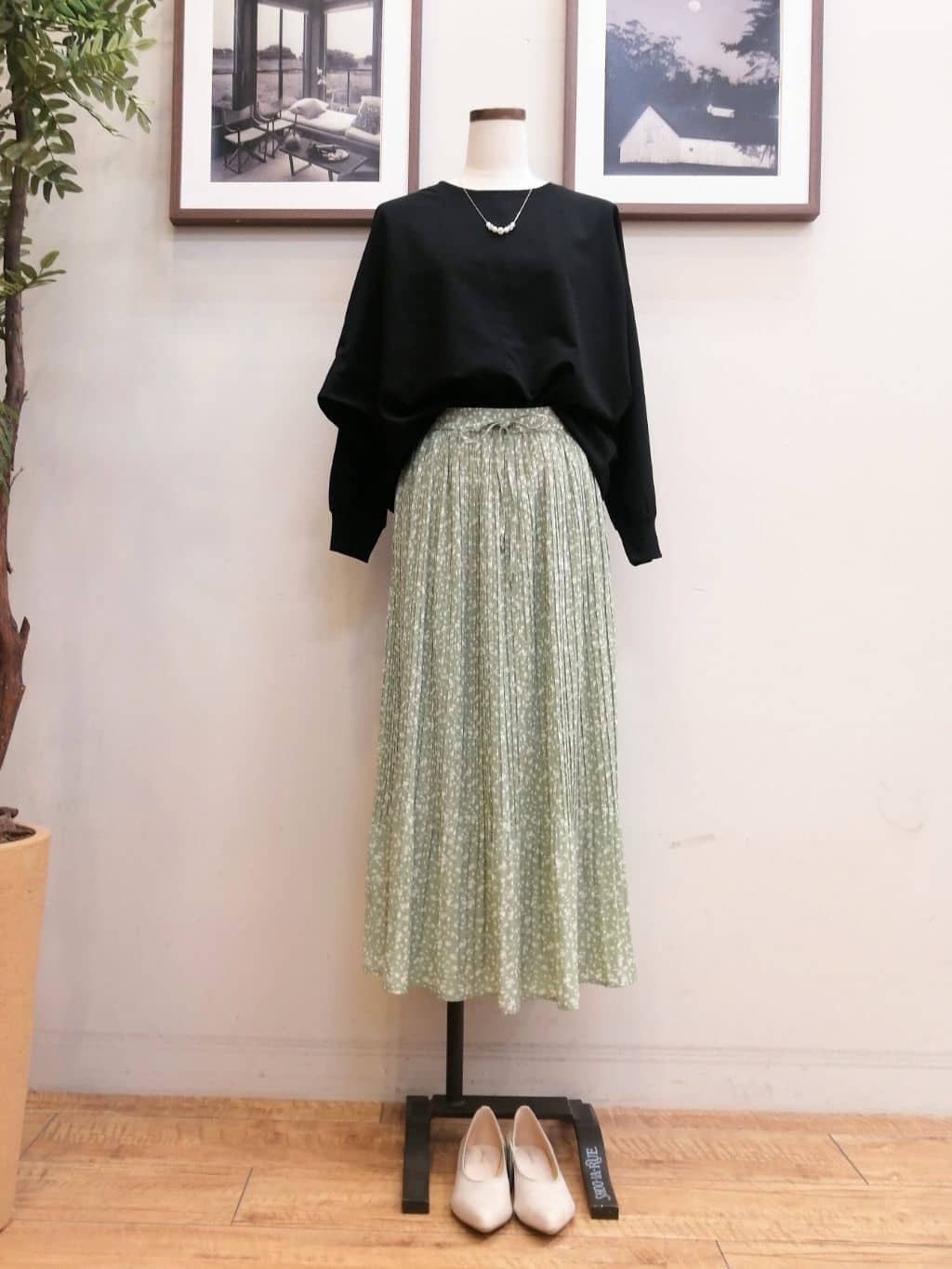 maiさんの「SHOO･LA･RUE｜◆ストレッチアーモンドトゥパンプス」を使ったコーディネート