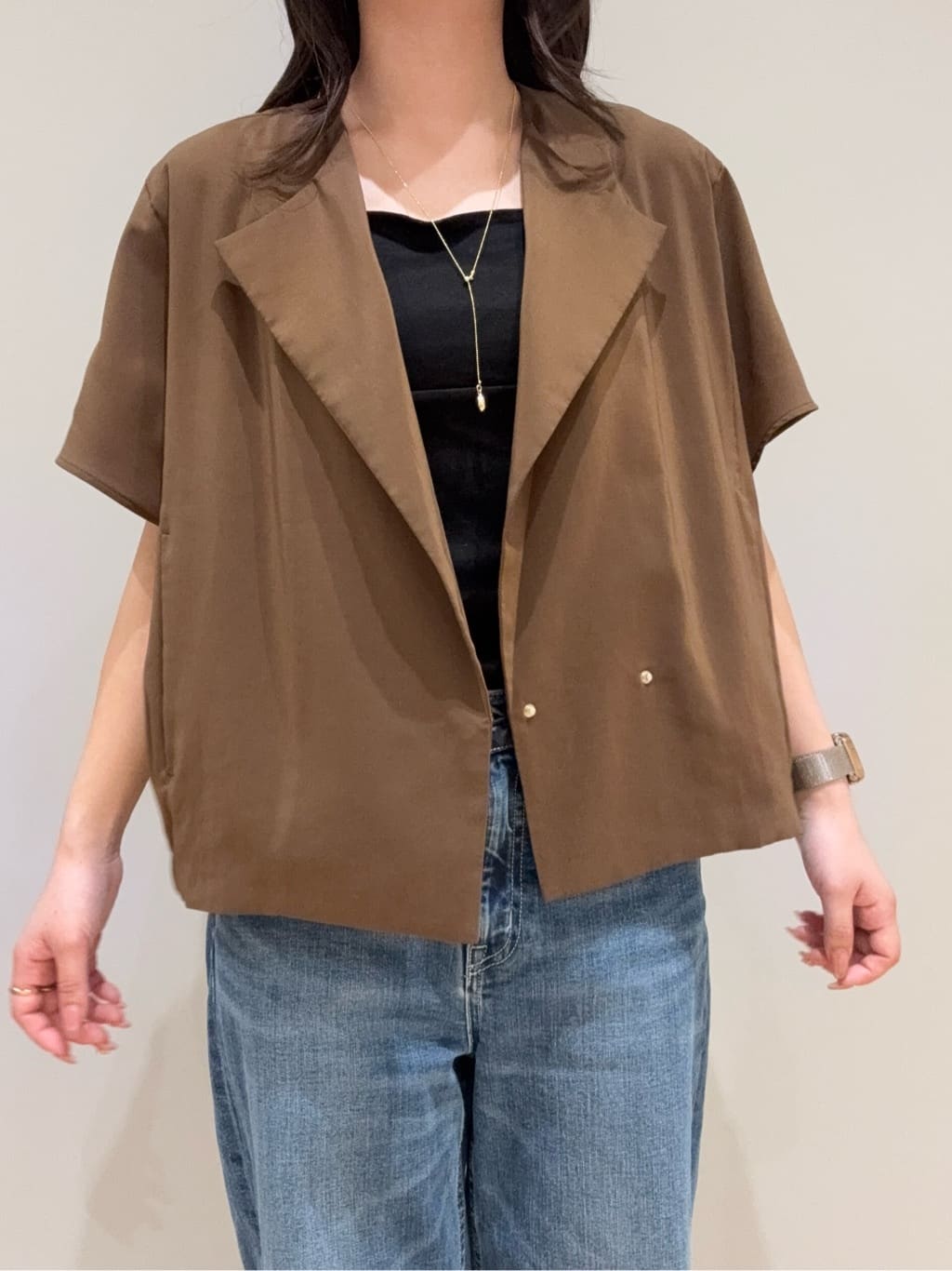 yuriさんの「INDIVI｜【褒められデニム】ワイドストレート デニムパンツ」を使ったコーディネート