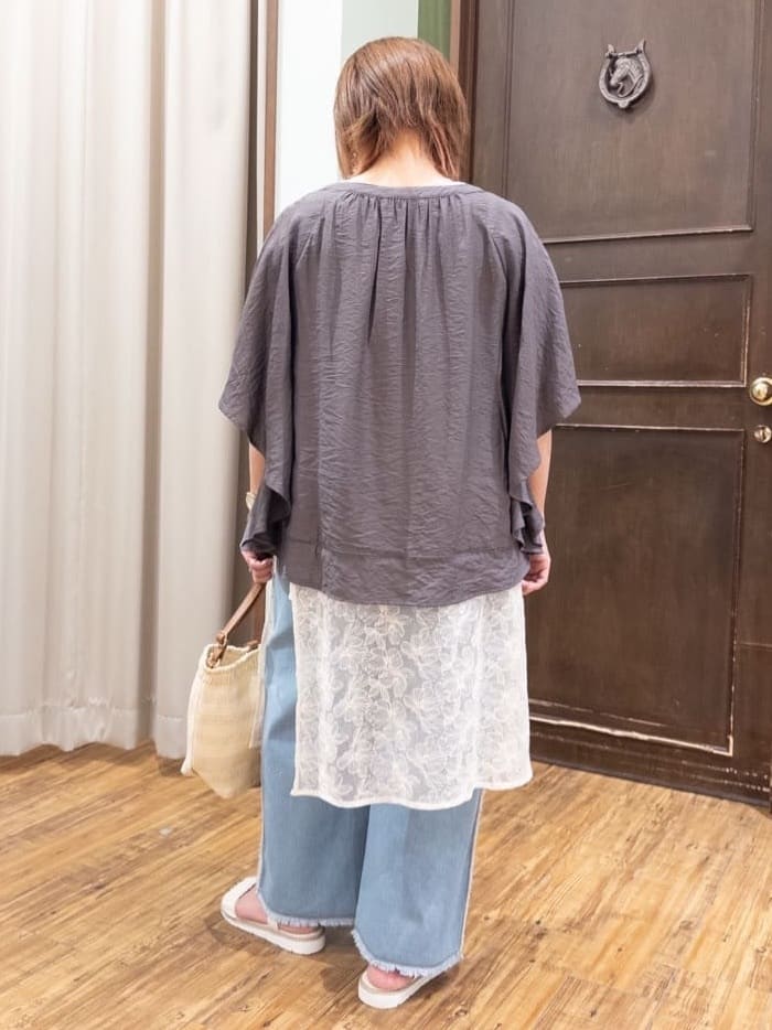 みかりん さんの「SHOO･LA･RUE｜◆【洗える/ひんやり】涼しく体型カバー お袖フレア ドレープブラウス」を使ったコーディネート