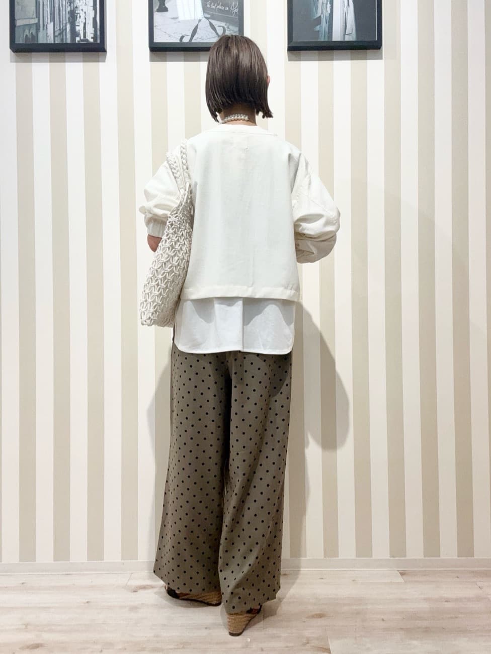 まつこさんの「SHOO･LA･RUE｜【S-LL/ひんやり/UV】ぷっくりラメプリントロゴTシャツ」を使ったコーディネート
