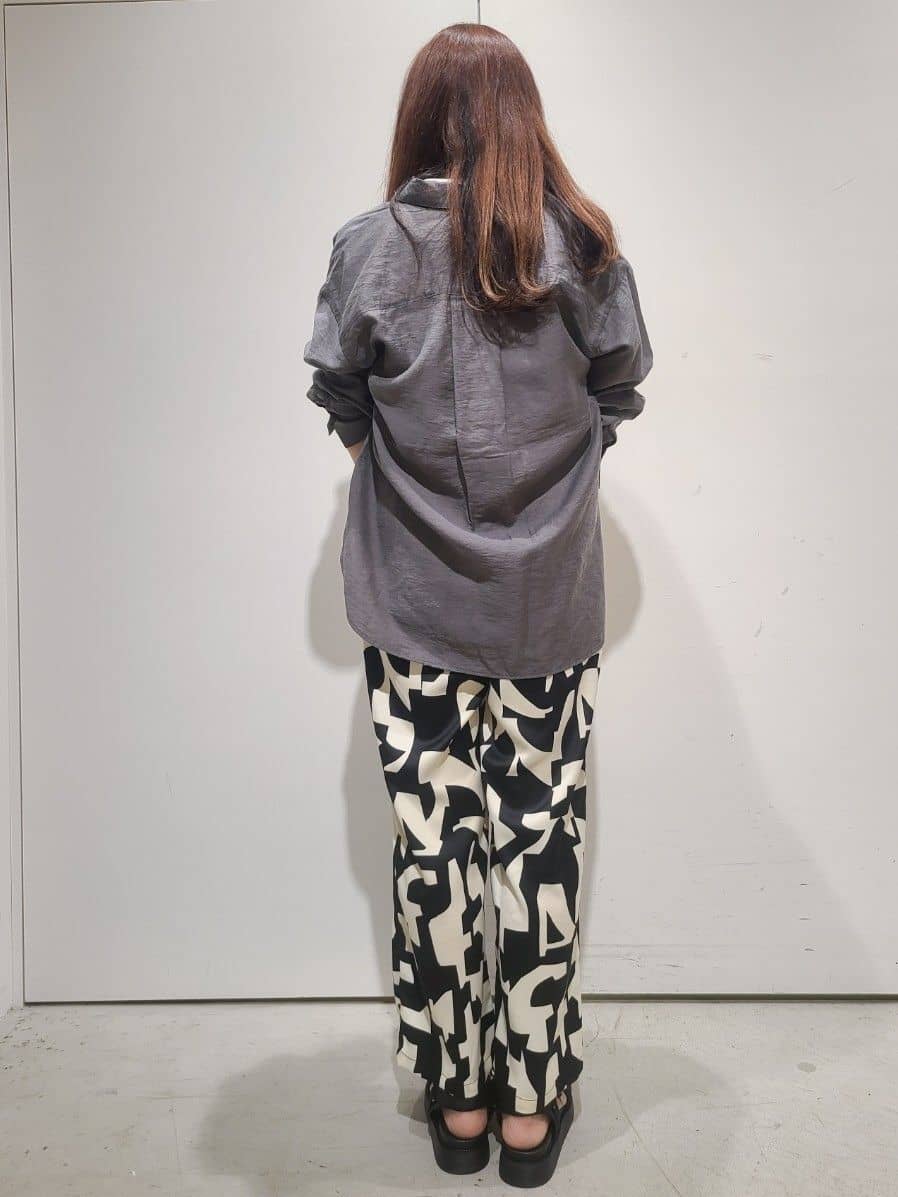 hmさんの「OPAQUE.CLIP｜◆《andGIRL掲載》麻混シアーダブルポケットシャツ【洗濯機洗い可】」を使ったコーディネート
