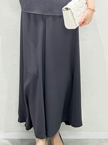 Miwaさんの「UNTITLED｜【手洗い／88cm正方形】シアー素材チェーン柄スカーフ」を使ったコーディネート