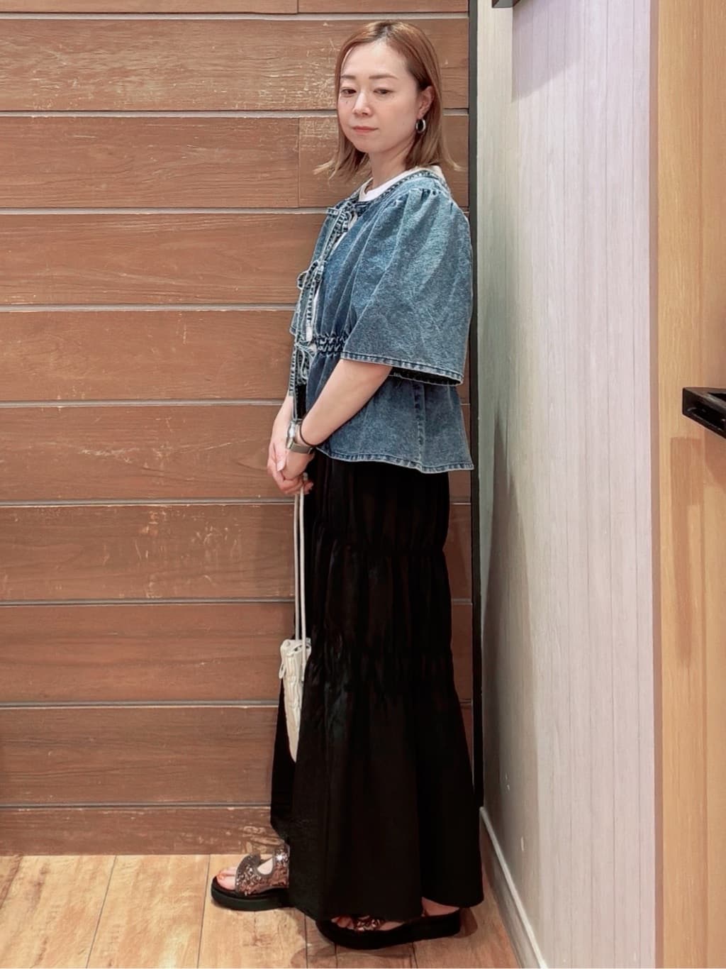なみぞうさんの「SHOO･LA･RUE｜◆スパンコールベルトサンダル」を使ったコーディネート
