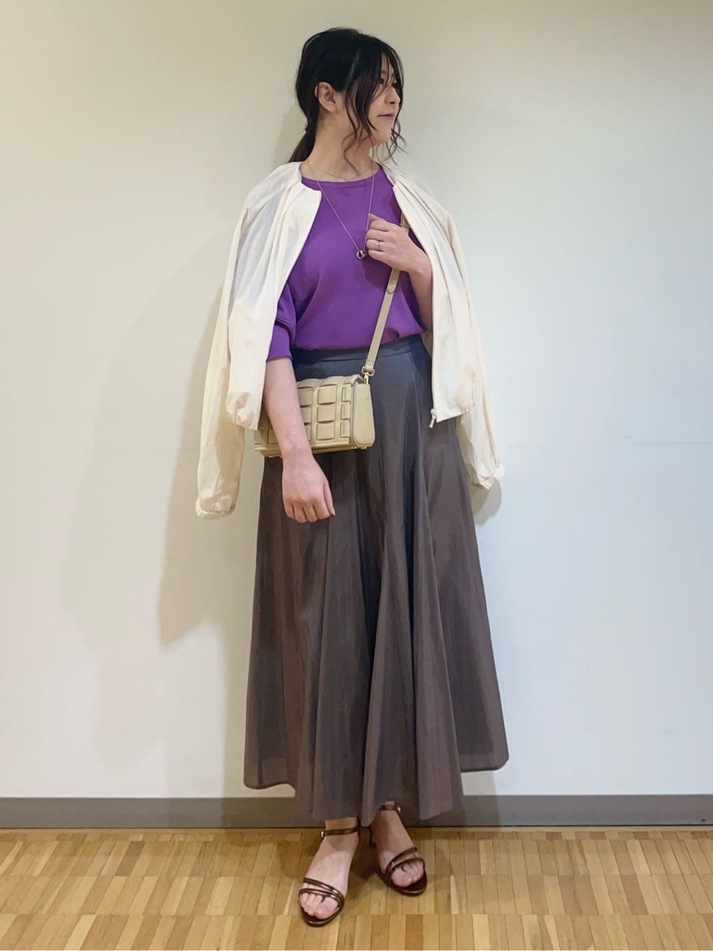 フナキさんの「UNTITLED｜◆【春の軽羽織り】ボリューム袖 ノーカラーブルゾン」を使ったコーディネート
