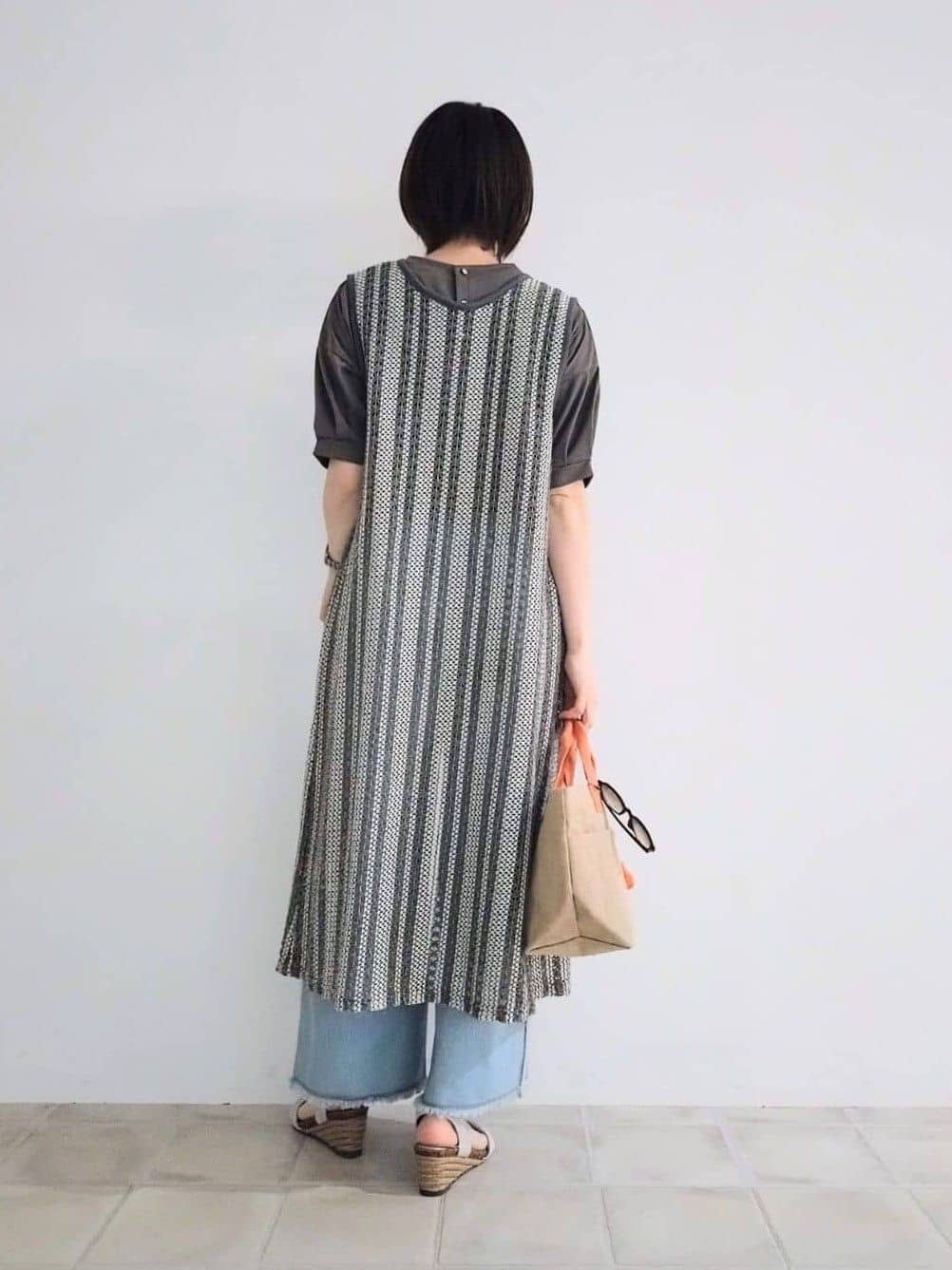 miomioさんの「SHOO･LA･RUE｜【S-LL/ひんやり/UV】ぷっくりラメプリントロゴTシャツ」を使ったコーディネート