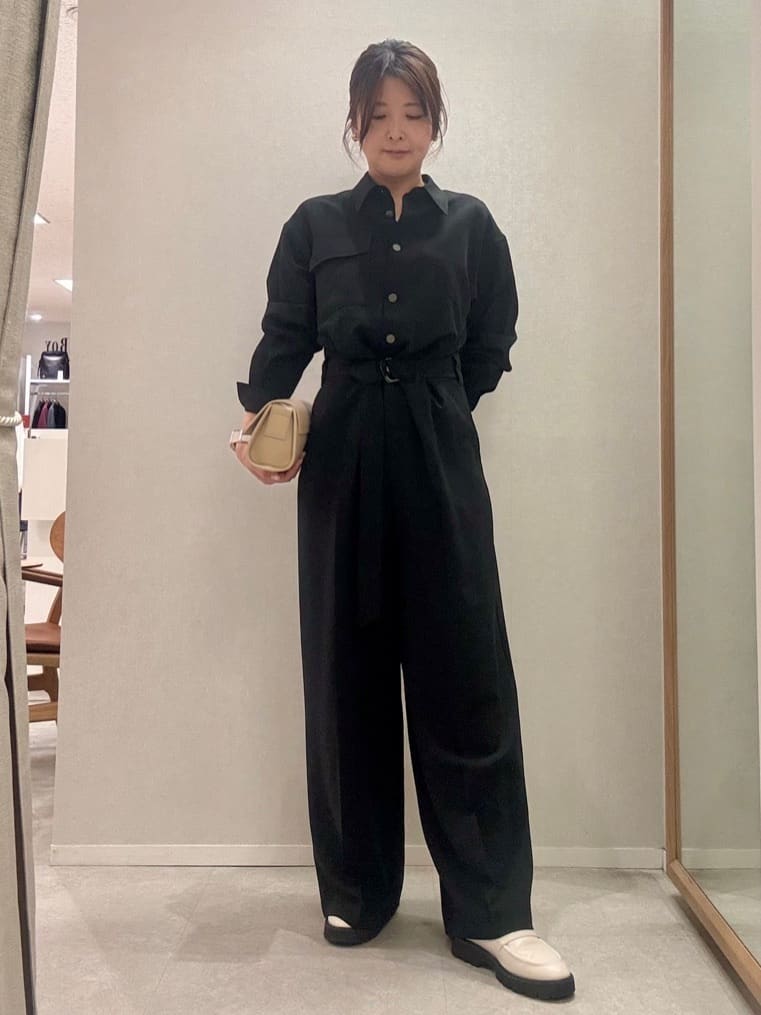 hitomiさんの「UNTITLED｜◆【朝比奈 彩&times;Oggi&times;UNTITLED スペシャルコラボ】シャツカラーオールインワン」を使ったコーディネート