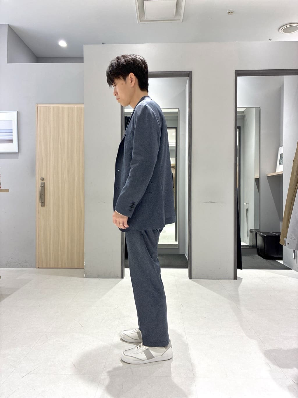 わいずみさんの「TAKEO KIKUCHI｜【多機能・軽量】シャドーライン リュック」を使ったコーディネート