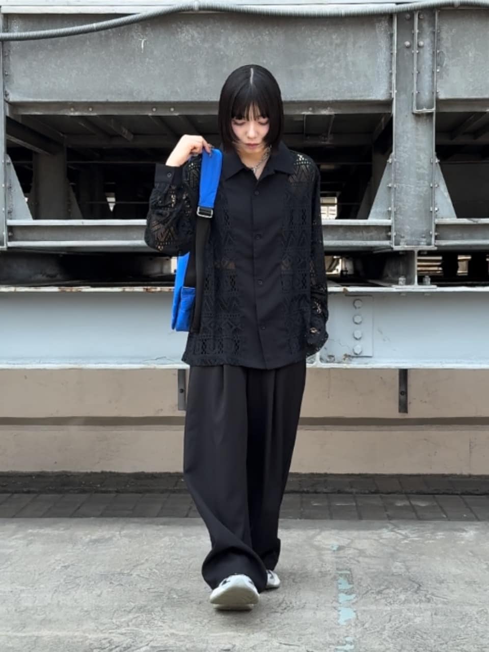 川本葵さんの「tk.TAKEO KIKUCHI｜◆バレルシルエットスラックス」を使ったコーディネート