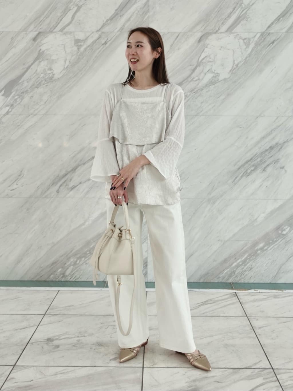 mitsukiさんの「INDIVI｜【褒められデニム】ワイドストレート デニムパンツ」を使ったコーディネート