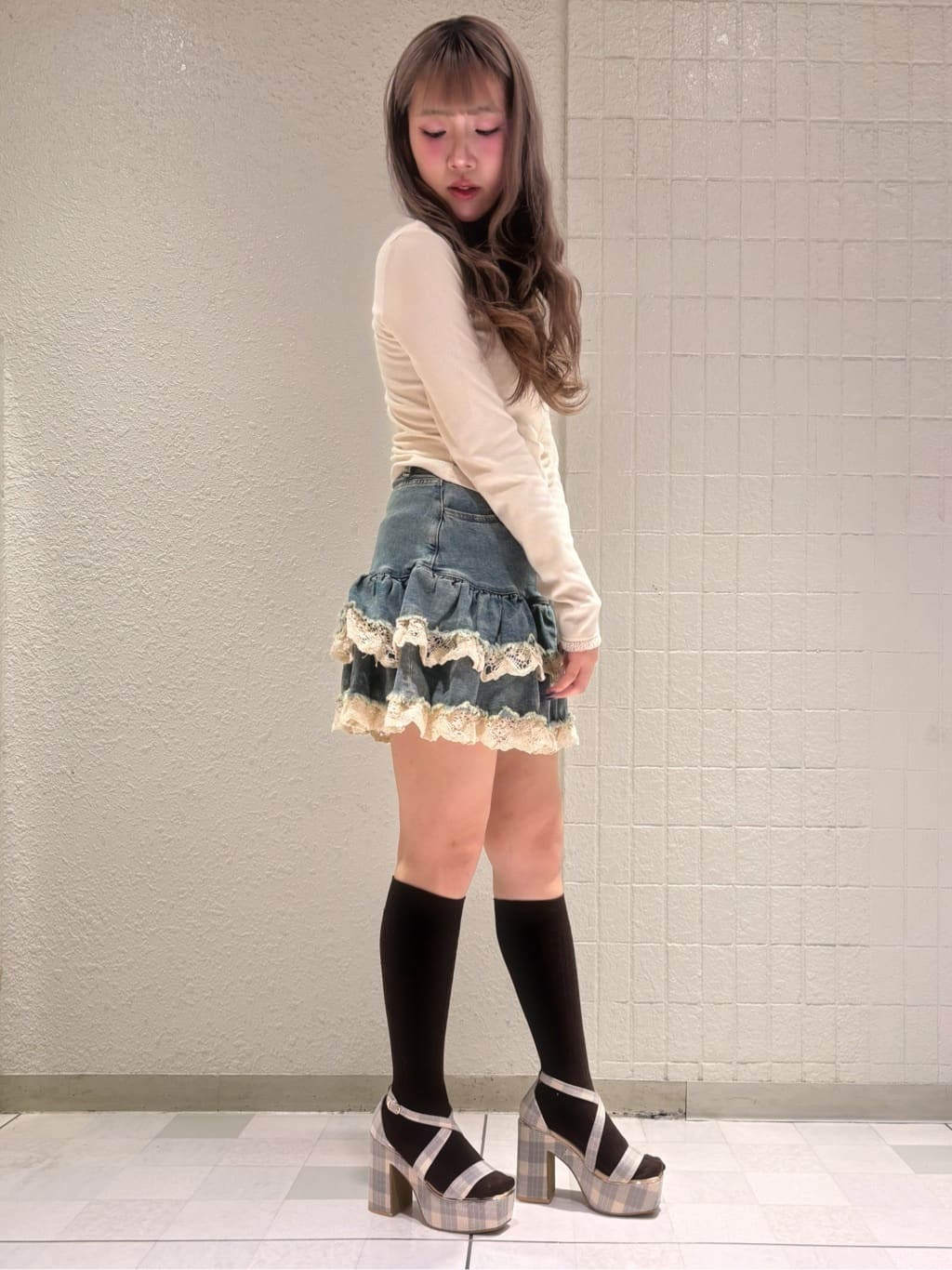 ❤︎HIME❤︎さんの「ESPERANZA｜【ラク盛り／サンダル】リピーター続出／脚長美脚　クロスストラップサンダル」を使ったコーディネート