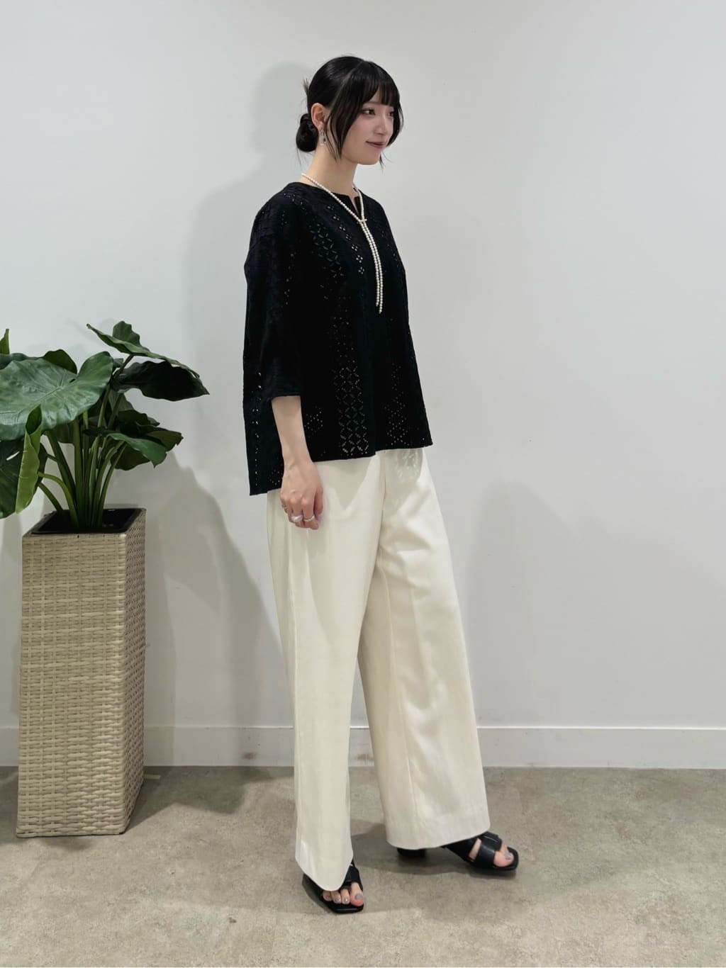 ibukiさんの「INDIVI｜◆【刺繍／レース】スラッシュネックブラウス」を使ったコーディネート
