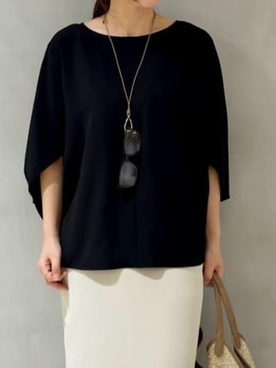tomoさんの「UNTITLED｜◆【セットアップ可/接触冷感/イージーケア/体型カバー】リラクミスト モモンガブラウス」を使ったコーディネート
