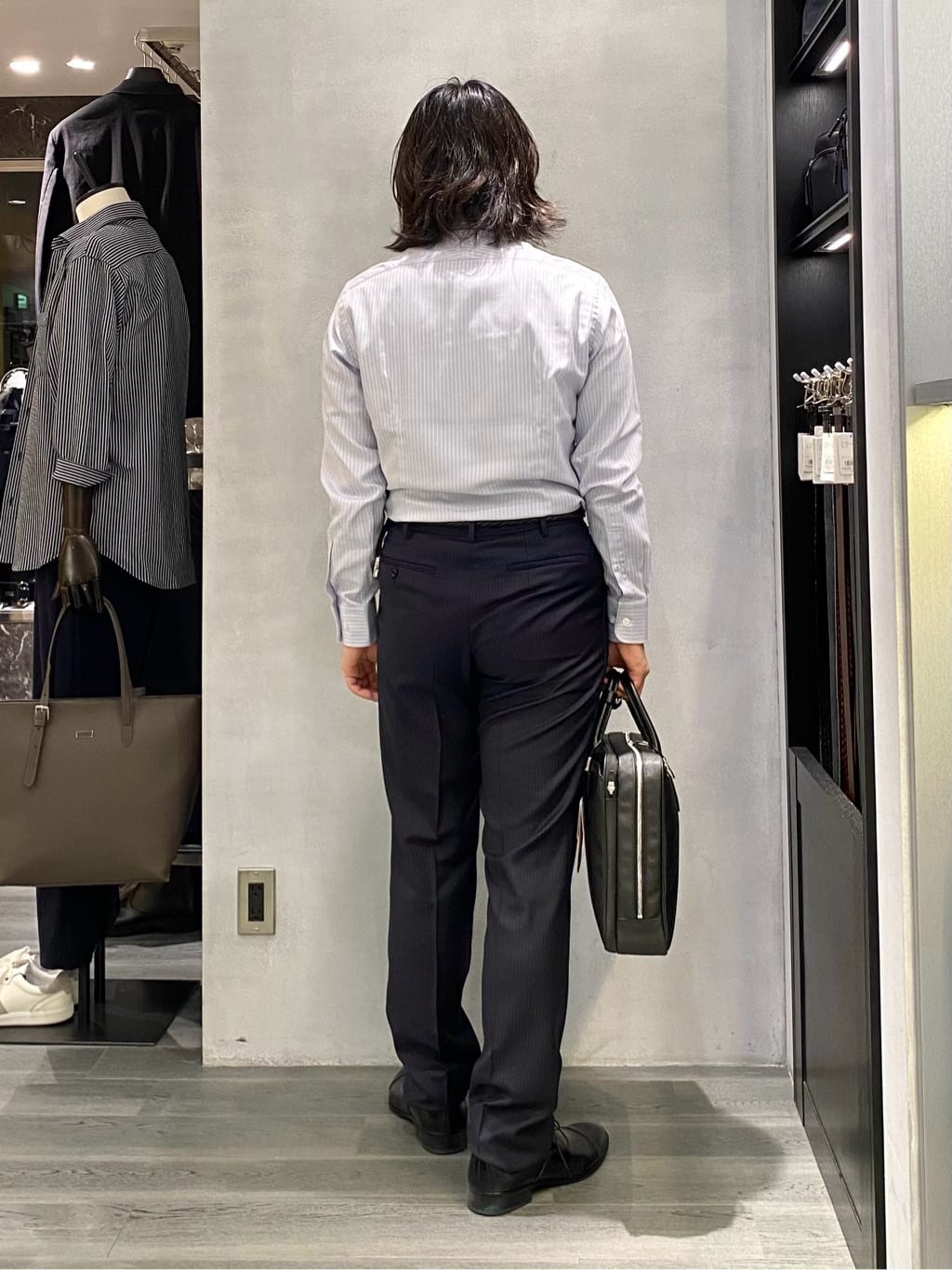 nishiさんの「TAKEO KIKUCHI｜ドビーストライプ ビジネス シャツ」を使ったコーディネート